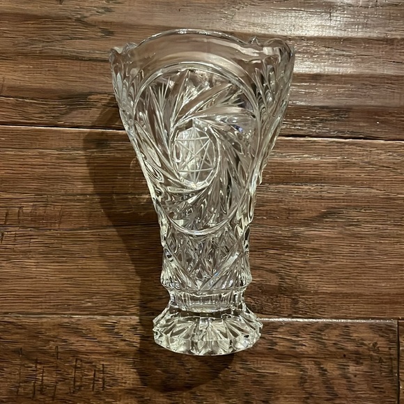 Zajecar Star of David Pinwheel Lead Crystal Vase - Picture 1 of 4